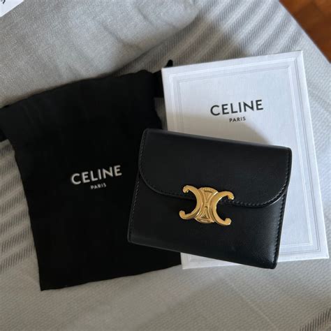 รีวิว celine triomphe|รีวิว Celine Small Wallet Triomphe in Shiny Calfskin.